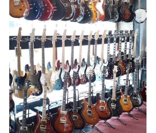 Des guitares électriques